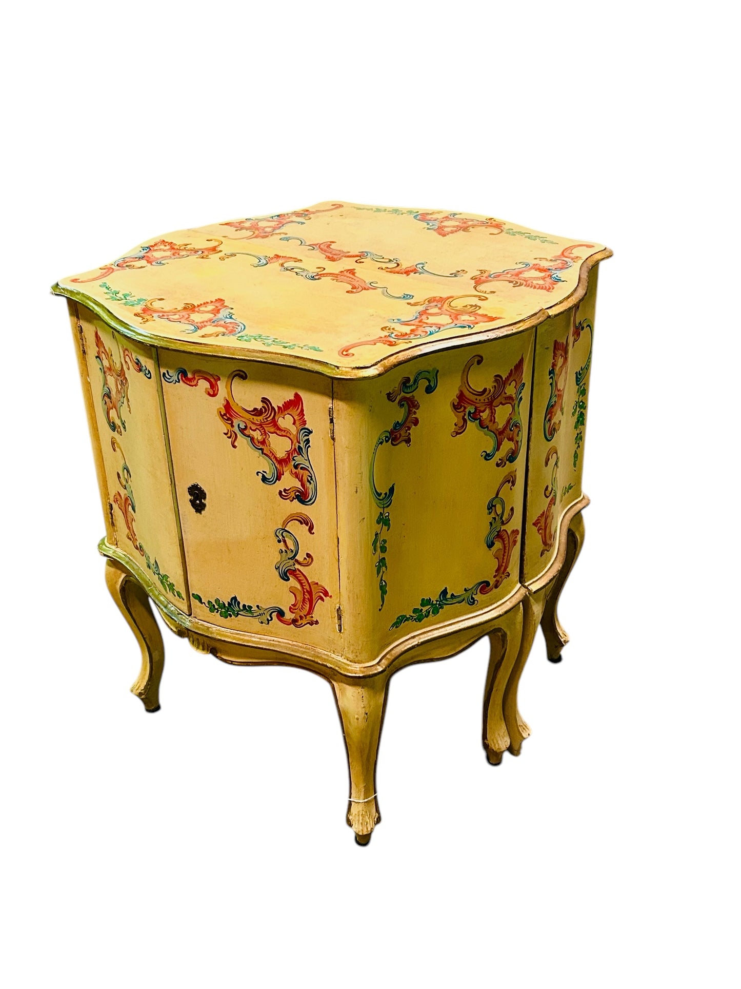 Vintage Floretine Italian Nightstands Accent Tables